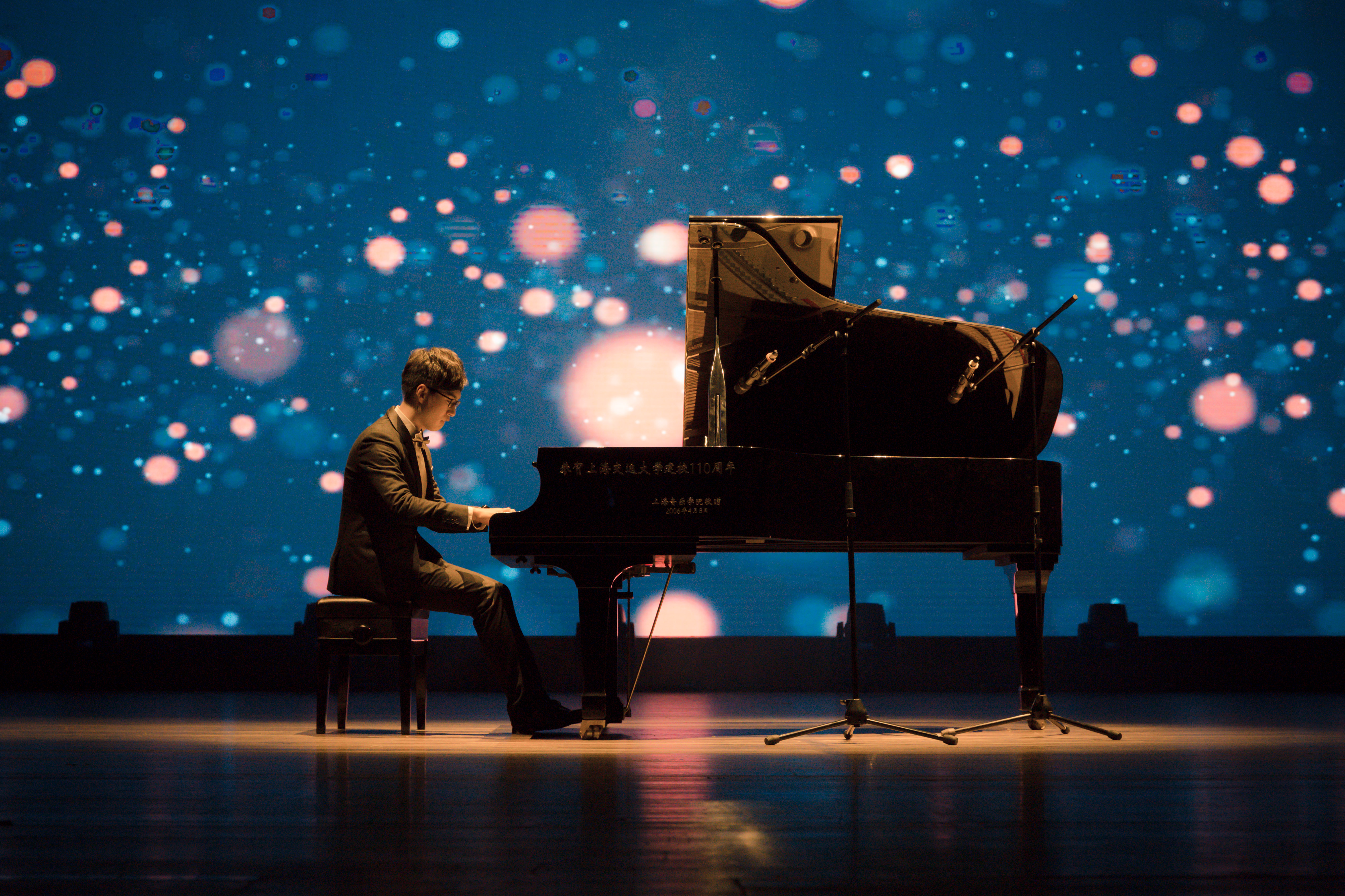 Sizhe Chen playing piano